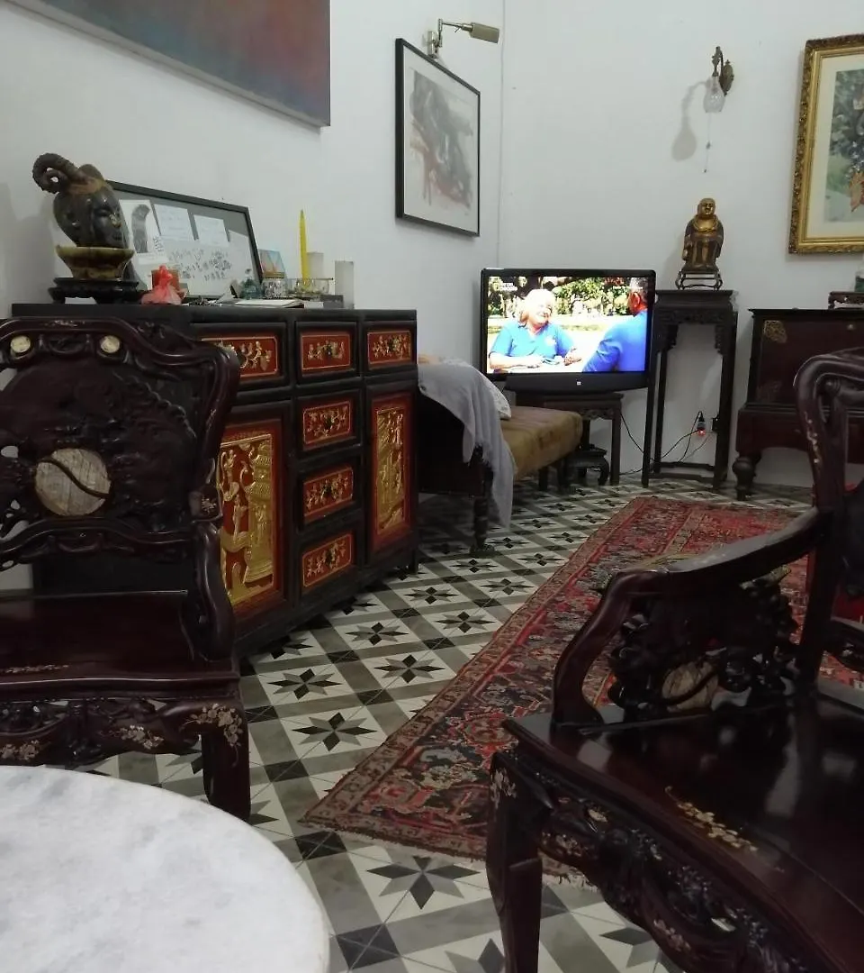At Penny'S Place Hostel Caters To Women 乔治敦