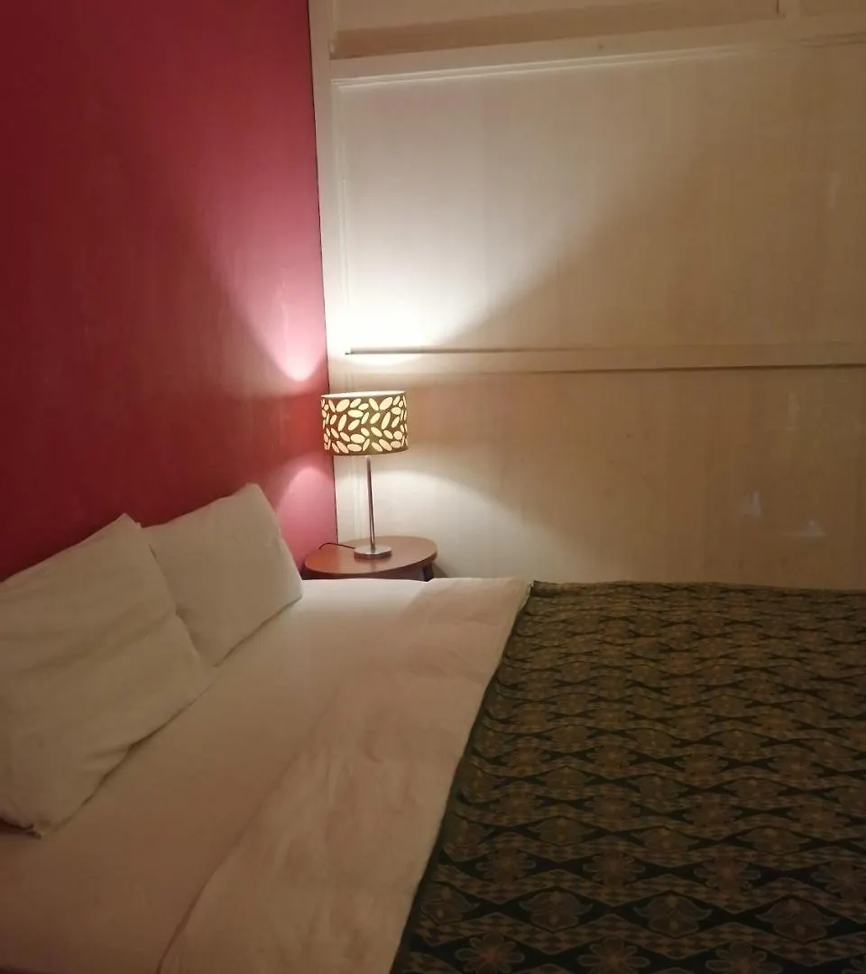 At Penny'S Place Hostel Caters To Women 乔治敦